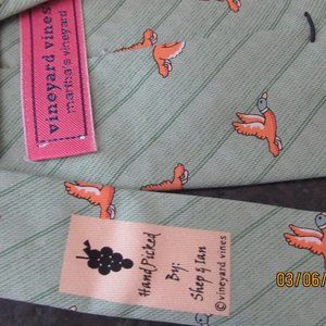 Vineyard Vines mens designer tie